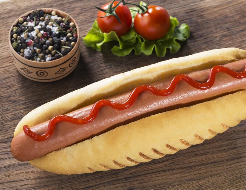 Comment faire cuire un hot-dog au micro-ondes.  Cuisiner votre propre hot-dog.  Hot dog maison à la choucroute