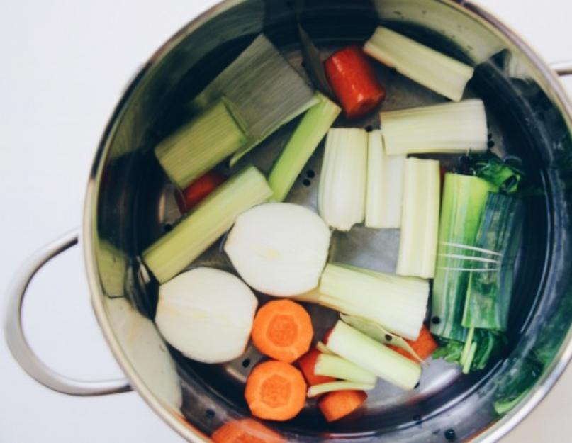 सब्जी शोरबा को सही तरीके से कैसे पकाएं।  सब्जी का शोरबा कैसे बनाये.  शोरबा के साथ सूप के लिए व्यंजन विधि.  खाना पकाने के सामान्य नियम