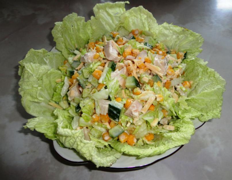 Крабовый салат с капустой и кукурузой. Салат из свежей капусты с кукурузой