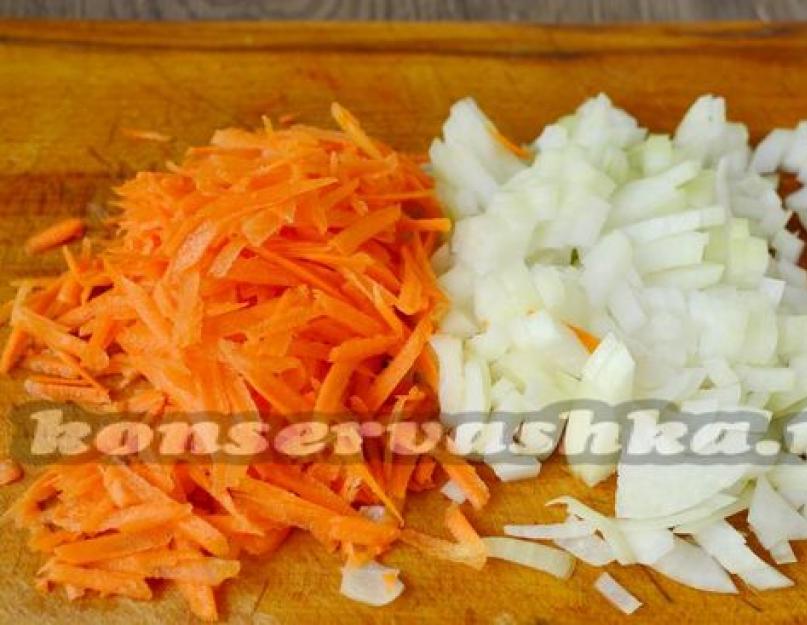 Болгарский перец фаршированный морковью на зиму. Соленый плод с овощами, фаршированный без стерилизации. Перец, фаршированный баклажанами
