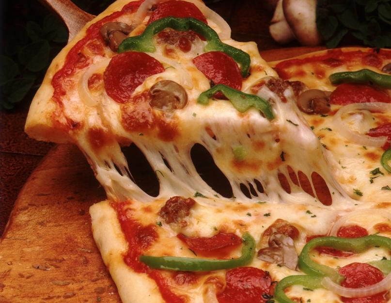 Пицца — рецепты в домашних условиях в духовке, с сыром, колбасой, курицей, (пошагово). Пицца: рецепты в домашних условиях в духовке. Пицца с колбасой, с сыром, с грибами, с фаршем, на дрожжах, на кефире