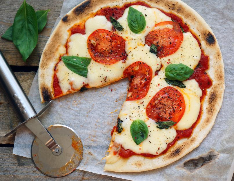 Recette de pizza margherita à la maison.  Pizza italienne : comment en faire une classique à la maison