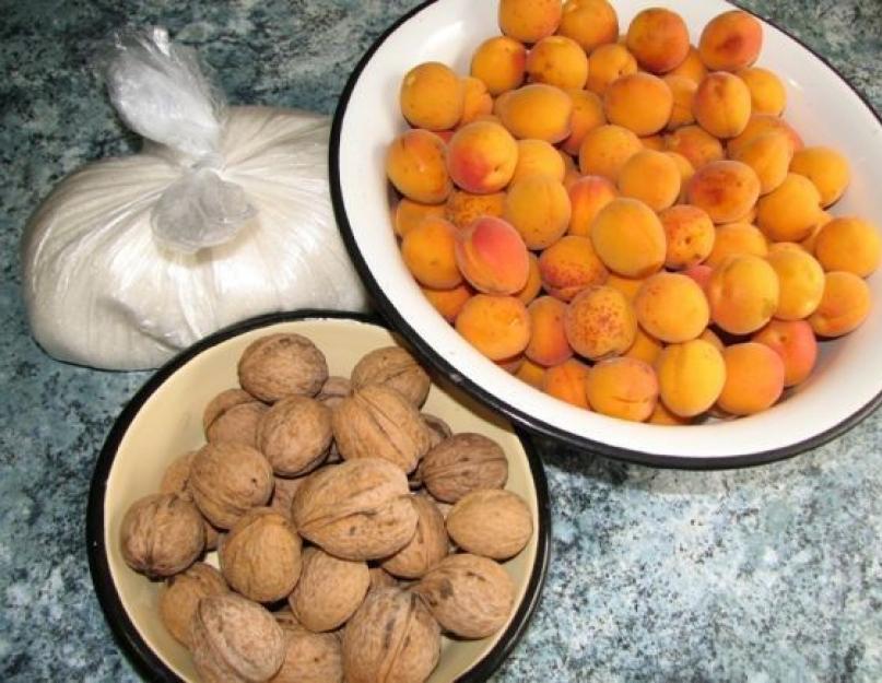 Варенье из абрикосов без косточек с орехами. Варенье из абрикос с грецкими орехами