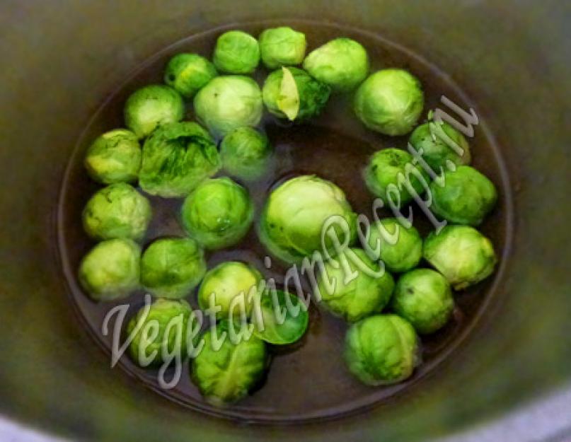 Mga recipe na may Brussels sprouts na may kulay-gatas.  Nilagang Brussels sprouts.  Nilagang Brussels sprouts