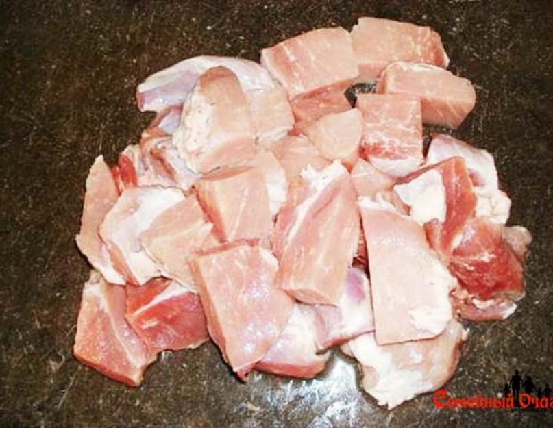 Сочное мясо с картошкой. Как запечь мясо в духовке с картошкой? Жаркое в горшочках
