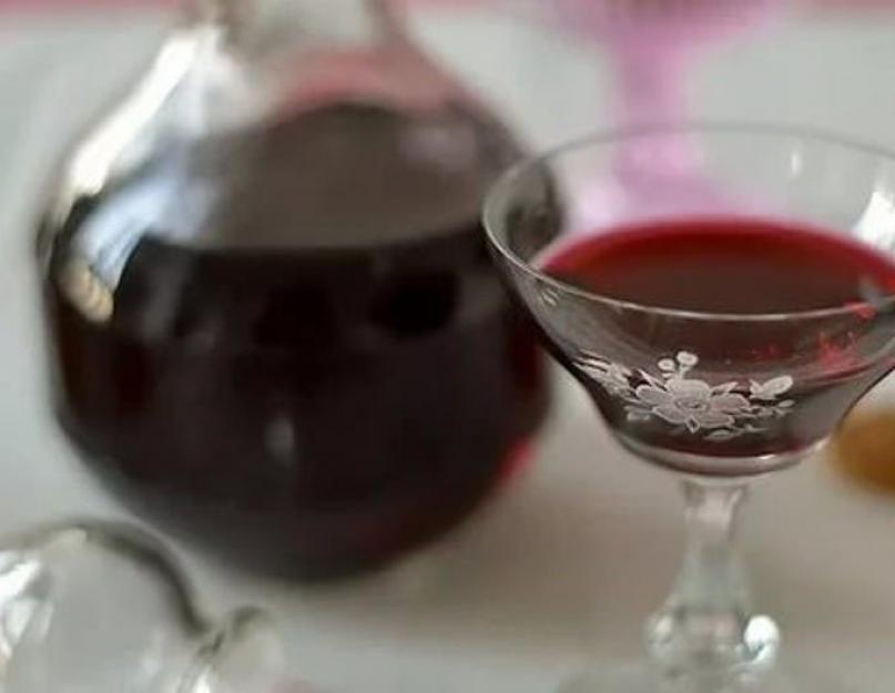 Рецепт домашнего вина из варенья малины. Вино из варенья в домашних условиях быстро. Вино из малинового варенья