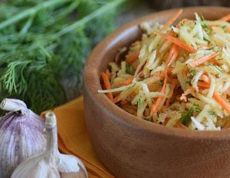 Apéritif de courgettes.  Apéritif de courgettes pour l'hiver