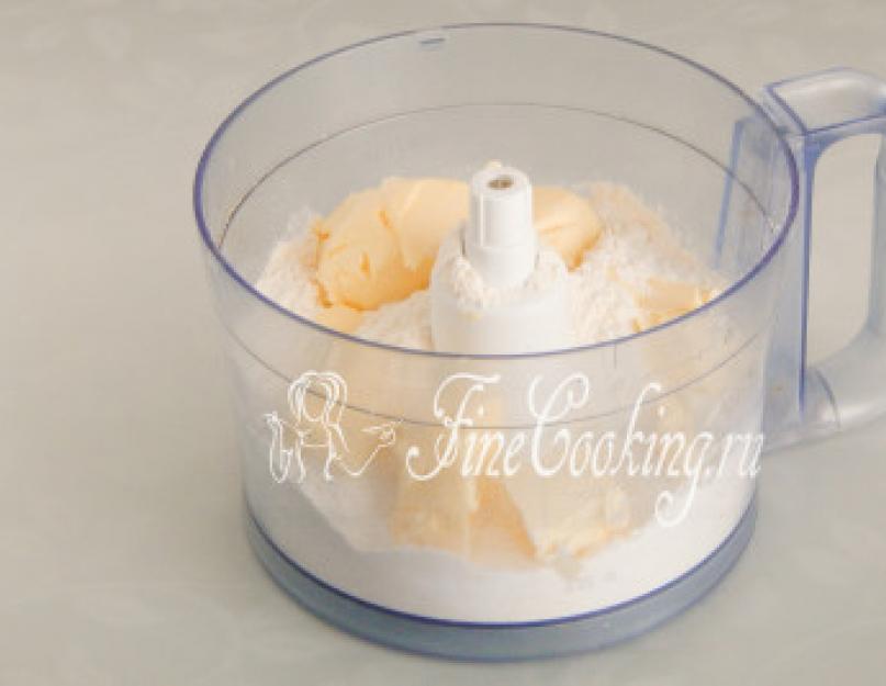 Пирог с творогом и замороженной клубникой рецепт. Как быстро приготовить пирог творожный с клубникой. Слоеный пирог с клубникой и творогом
