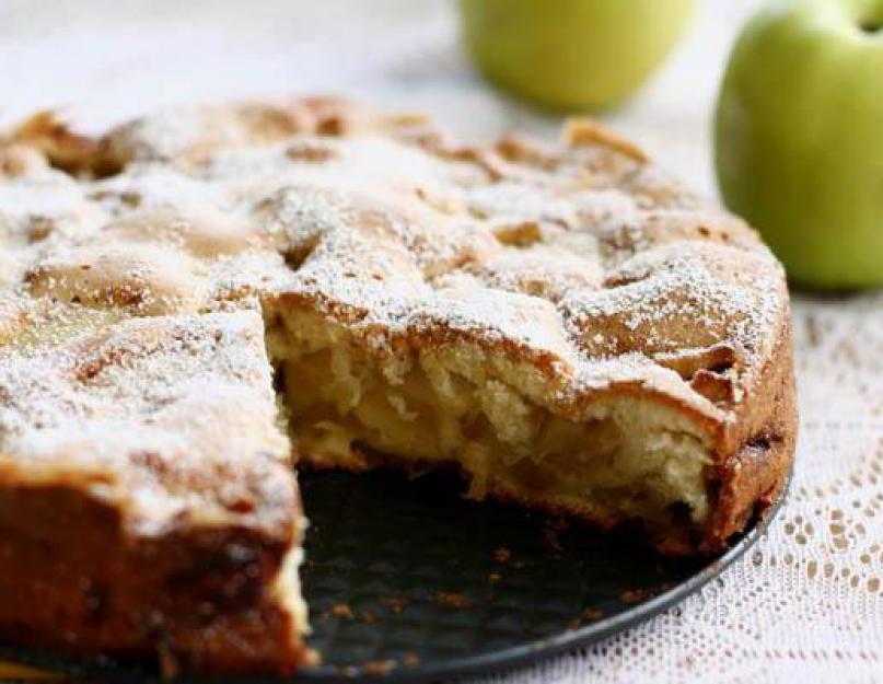 Рецепт шарлотки со сметаной в мультиварке. Сметанный пирог с яблоками в мультиварке. Шарлотка со свежими яблоками, сметаной и манкой