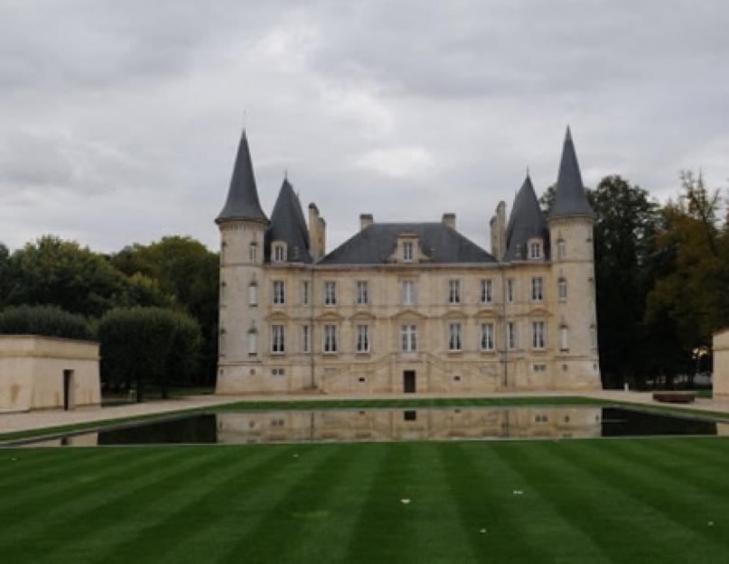 A travers les villes viticoles de Bordeaux.  France : « Routes des vins de Bordeaux »