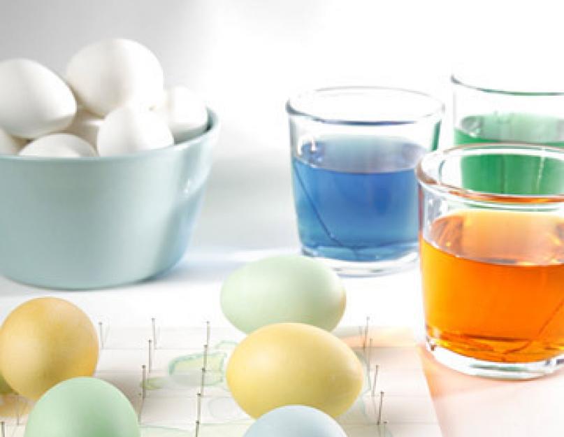Какая ткань нужна для покраски яиц. Четыре способа окраски пасхальных яиц без «химии». Украшение яиц сахарной пудрой