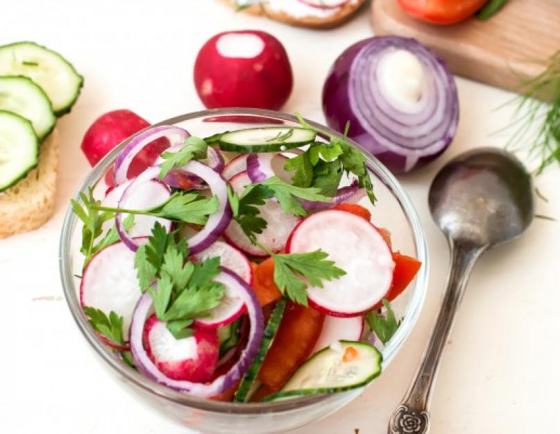 Salades légères d'été avec une pompe.  Salades d'été, simples, savoureuses : recettes avec photos.  Comment préparer une délicieuse salade d'été