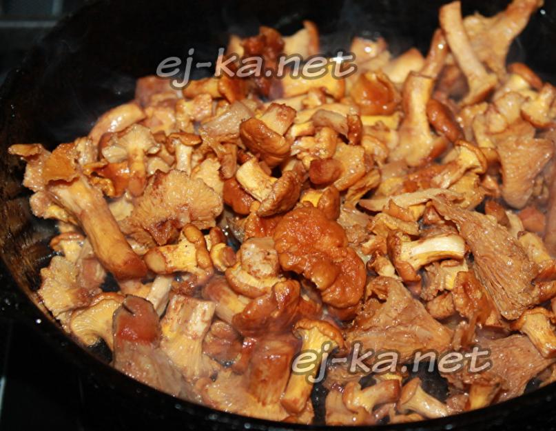 Сколько готовить лисички грибы со сметаной. Рецепт лисичек жареных в сметане