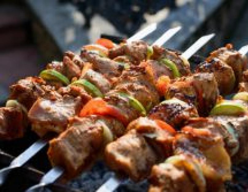 Brochette de porc marinée au vinaigre.  Recette classique de shish kebab de porc au vinaigre.  Brochette de porc : recettes de marinade au vinaigre