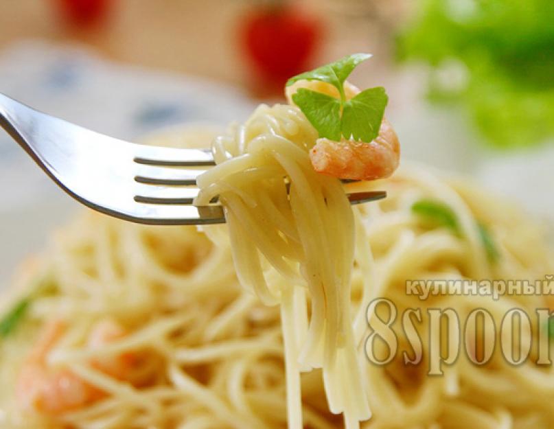 Спагетти креветки в сливочном соусе с чесноком. Спагетти с креветками рецепты с фото