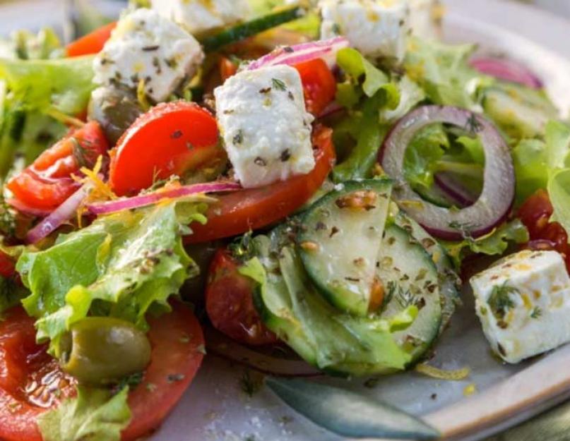 Gourmanie.  Histoire d'origine de la salade grecque