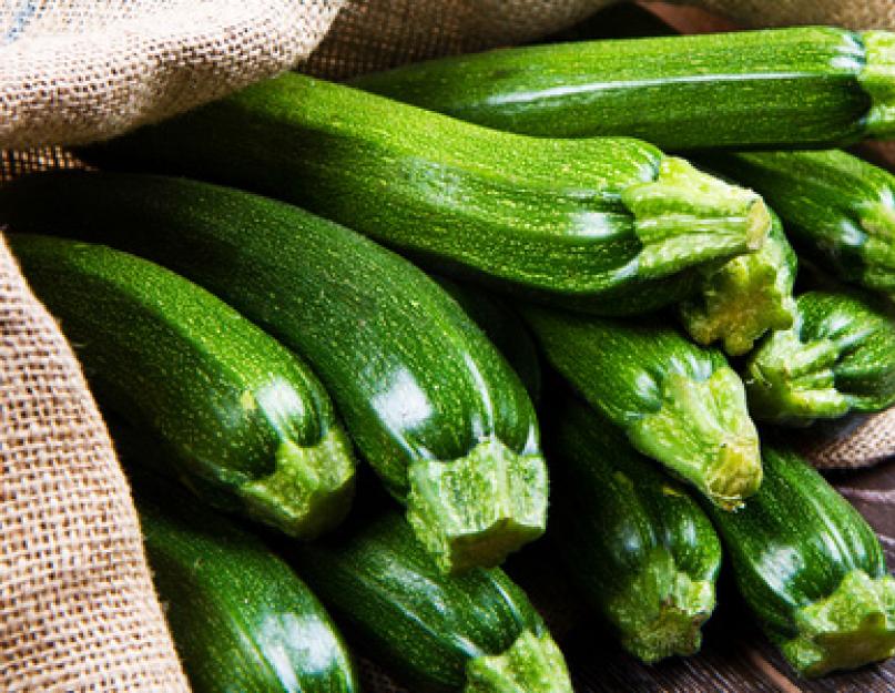 Yandex délicieuses recettes de courgettes en conserve pour l'hiver.  Recettes de collations à base de jeunes courgettes pour l'hiver.  Caviar de courgettes 