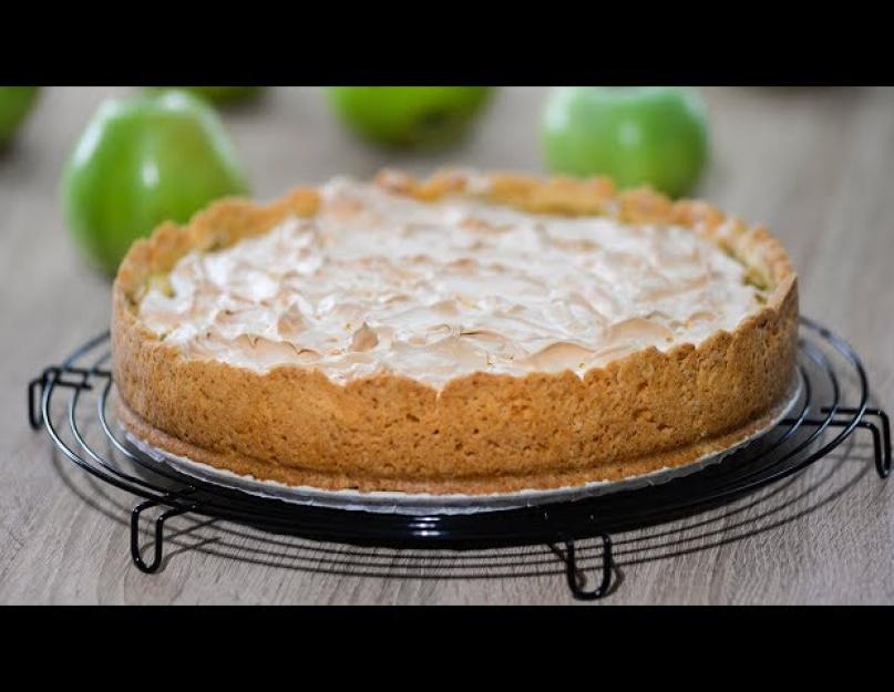 Torta grattugiata con mele e meringhe.  Torta di pasta frolla con meringa.  Interpretazioni del ripieno classico