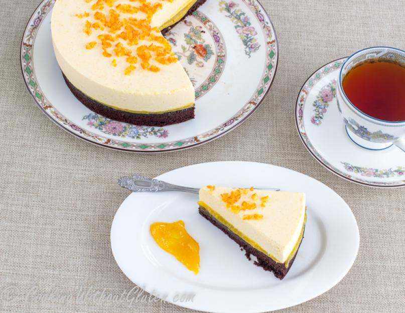 Recette de mousse aux pêches.  Gâteau mousse au chocolat et aux pêches sans gluten.  Gâteau au chocolat avec mousse de pêche sans gluten