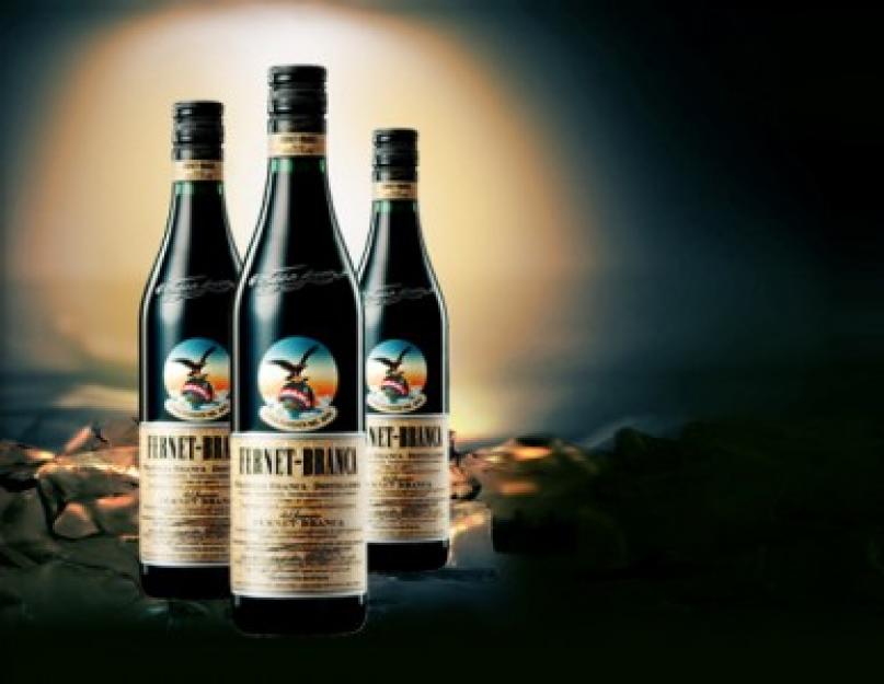 Травяной ликер Fernet. Травяной ликер Fernet Алкогольный напиток stock