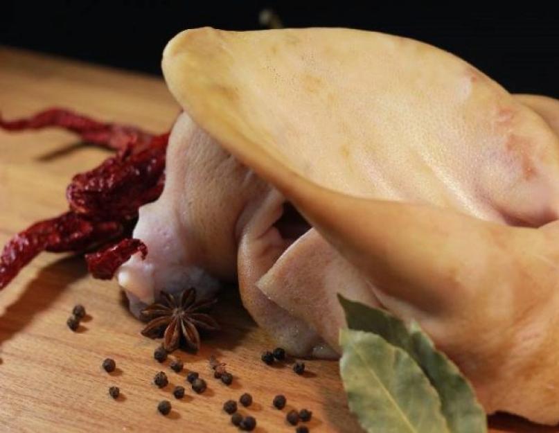 ¿Cuánto tiempo se cocinan las orejas de cerdo hasta que estén cocidas?  Orejas de cerdo hervidas.  Orejas en olla de cocción lenta