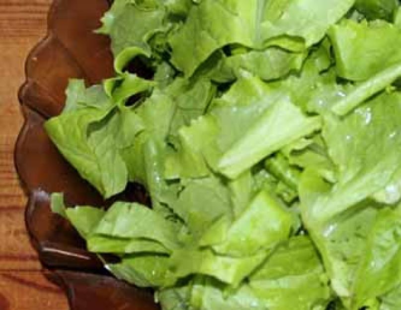Вкусный салат из салатных листьев. Салат «Морская царица».  Порционный салат в сырном блюде. Пошаговый рецепт