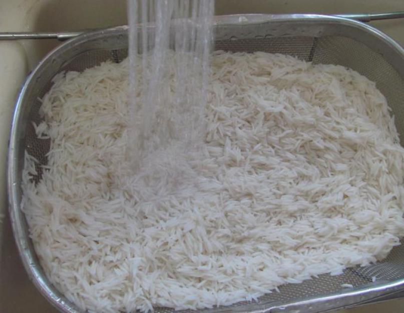 Пропаренный рис нужно промывать