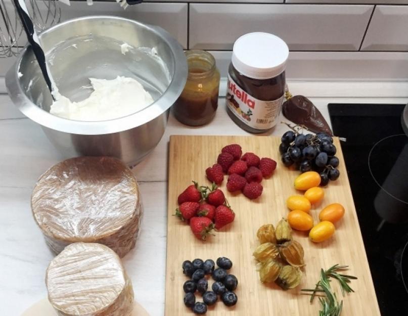 Gâteau pour enfants à deux étages.  Comment assembler un gâteau à deux étages à la maison ?  Comment préparer une délicieuse base de dessert