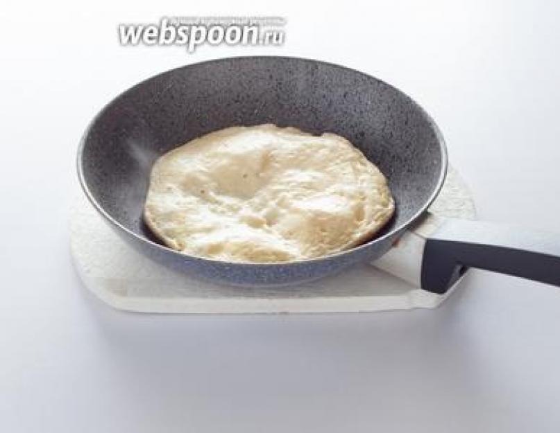 Omeleta s kyslou smotanou.  Omeleta-suflé so šunkou a syrom Ako uvariť omeletu s kyslou smotanou