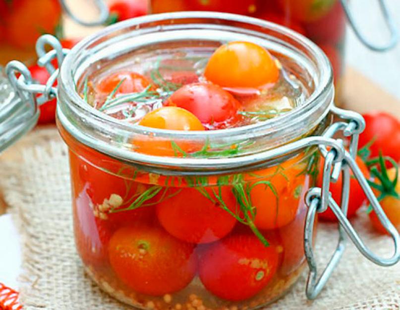 Tomates cerises marinées aux oignons pour l'hiver.  Tomates cerises salées dans leur jus.  Propriétés utiles du produit