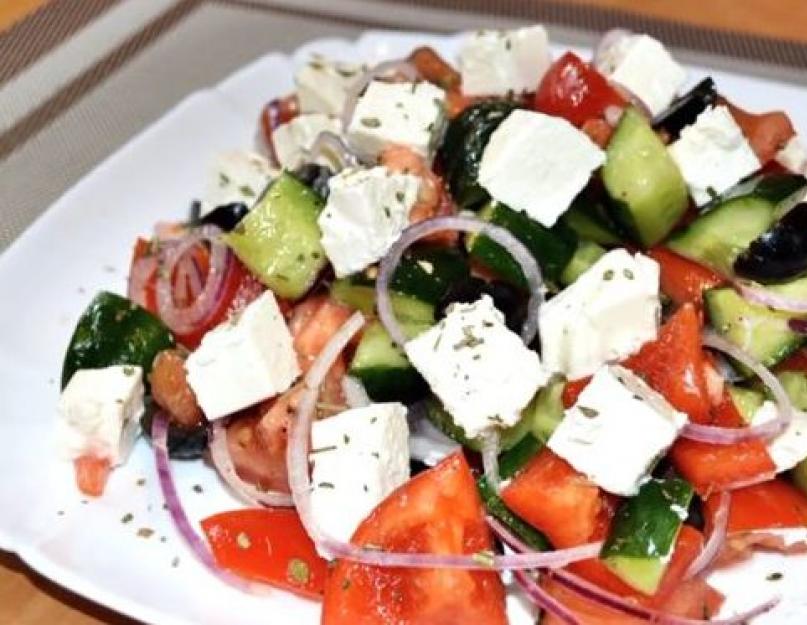 Какой сыр входит в греческий салат. Греческий салат в домашних условиях. Греческий салат из кальмаров
