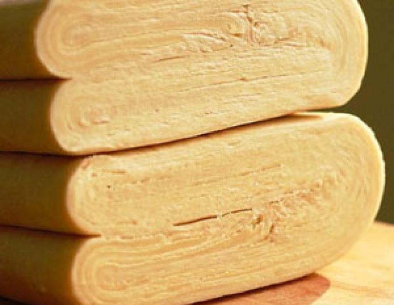Как приготовить слоеное хачапури. Хачапури с сыром из готового слоеного теста в духовке