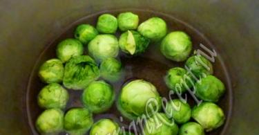 Nilagang Brussels sprouts