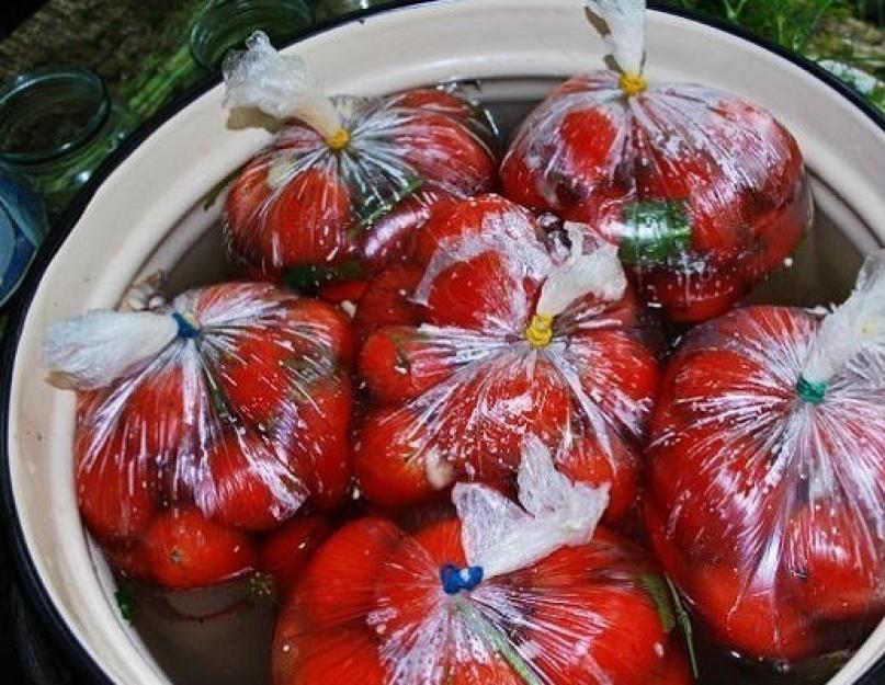Малосольные помидоры в пакете с чесноком — быстрые рецепты приготовления. Соленые помидоры в пакете, как бочковые