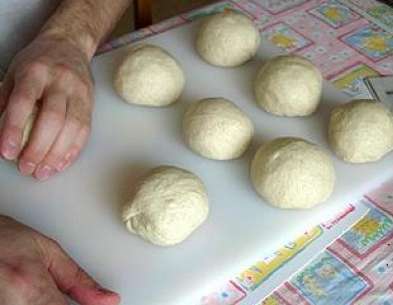 Comment faire cuire du pain pita fin à la maison.  Lavash à la maison.  Comment faire cuire du pain pita au four