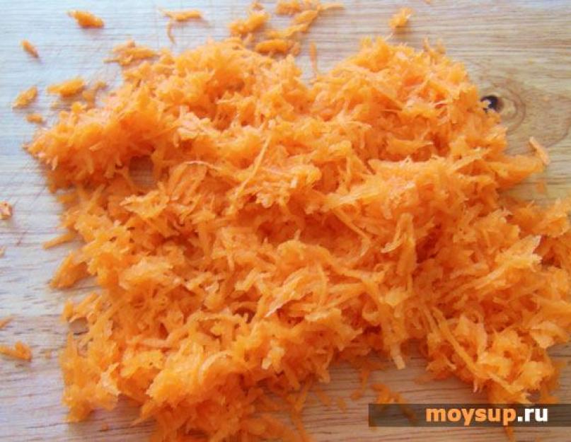Салат со свежей морковью рецепт. Печеночный салат с морковью, луком и фасолью. С копченой курицей­