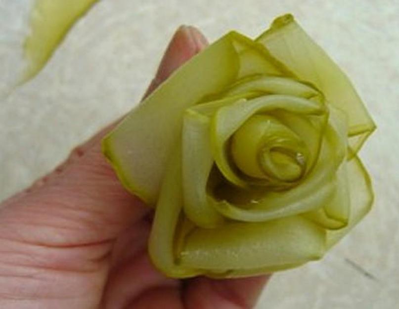 Как вырезать розу из свеклы. Как сделать украшение из овощей своими руками? Мастер-классы и видео