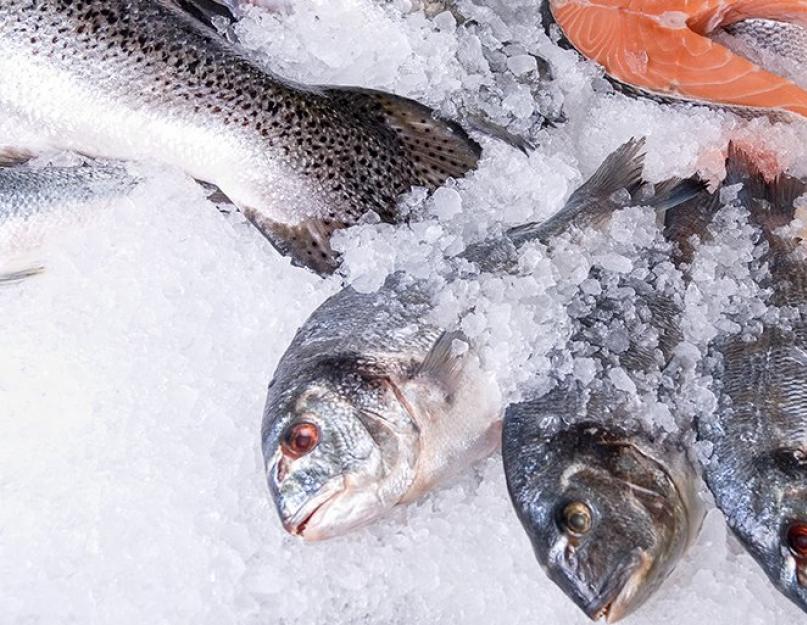 نحوه یخ زدایی ماهی در آب یا.  راه هایی برای یخ زدایی سریع ماهی در خانه.  نحوه صحیح یخ زدایی ماهی در آب