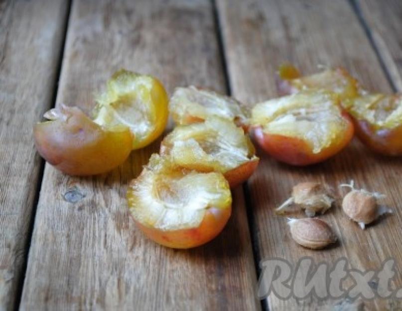 Gelée de pruneaux.  Gelée de prunes.  Gelée nettoyante pour un ventre plat à base de pruneaux, betteraves et flocons d'avoine