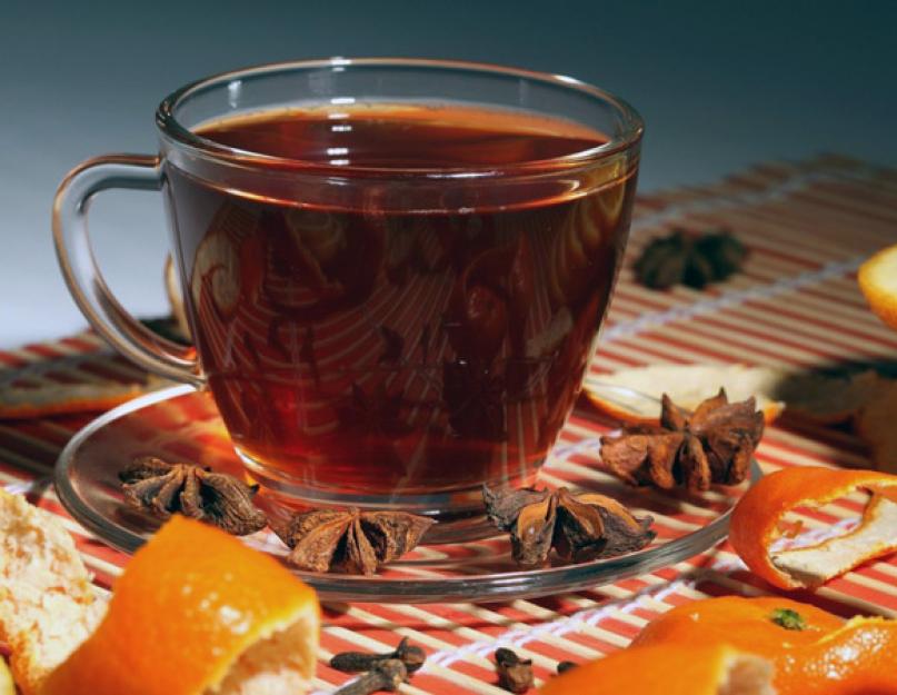 Thé aux pommes à l'orange et à la cannelle.  Comment faire du thé aux pommes avec de l'orange et de la cannelle.  Boisson aux fruits sans thé
