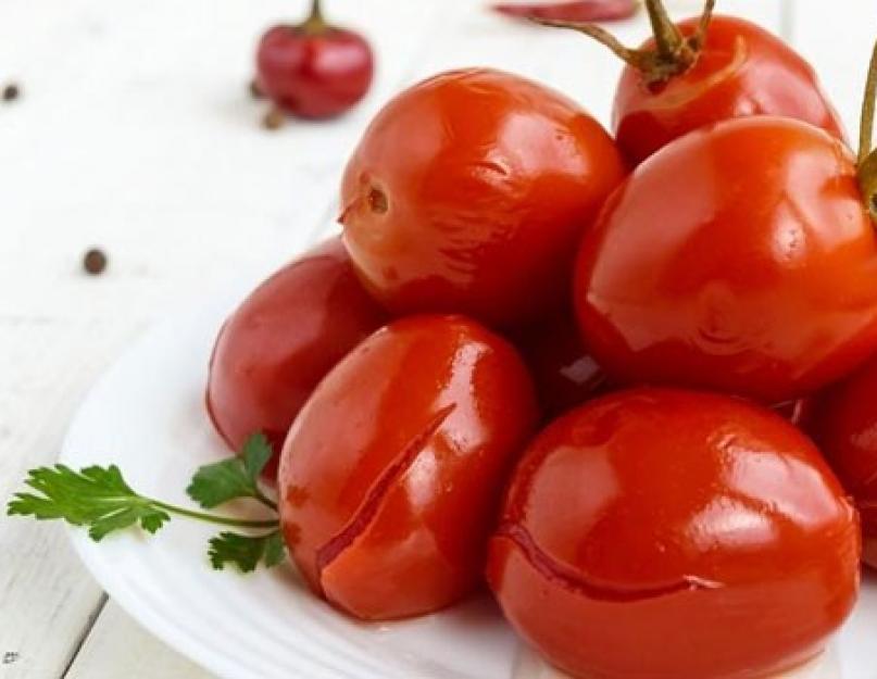 Как посолить малосольные помидоры в кастрюле. Малосольные помидоры в кастрюле — быстрые рецепты вкусных помидоров