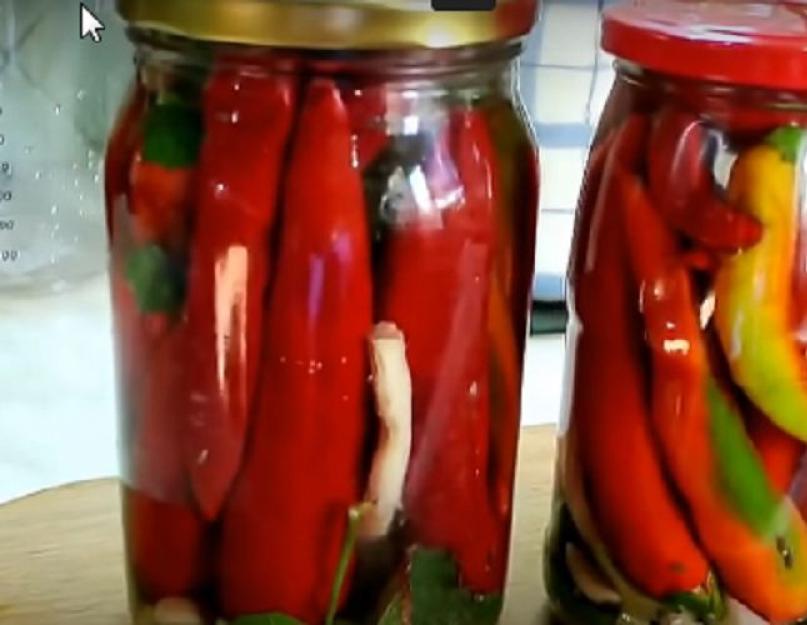 Comment faire cuire du piment.  Préparer des piments forts pour l'hiver.  Préparation pour un pot d'un demi-litre