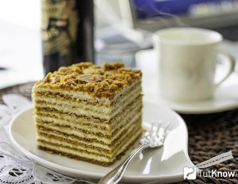 घर पर हनी केक कैसे बनाएं.  खट्टा क्रीम के साथ घर का बना शहद केक।  लेंटेन हनी केक - एक सरल नुस्खा