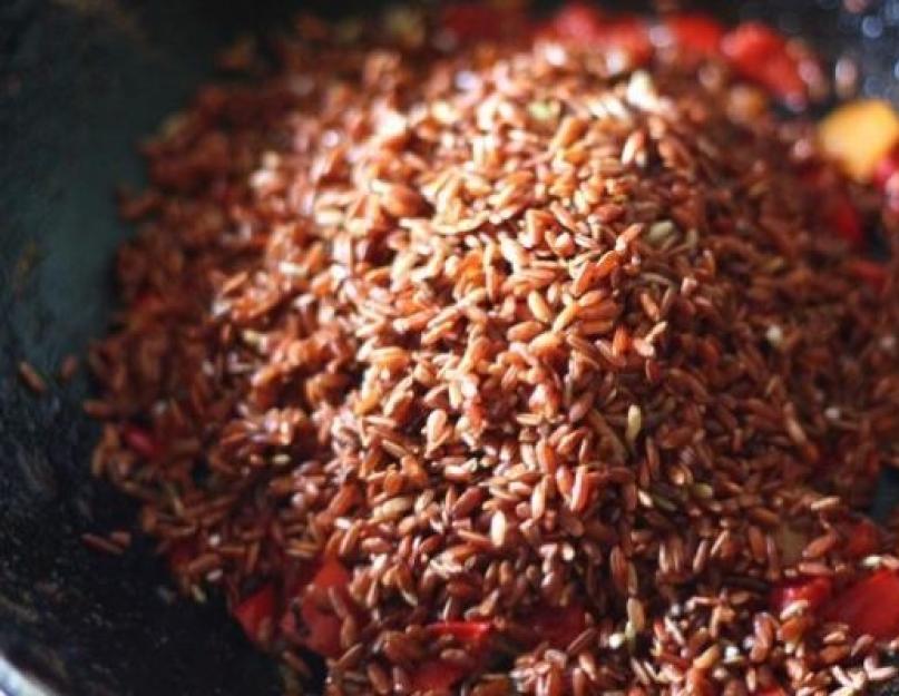 Bir tencerede yakut pirinci ne kadar sürede pişirilir?  Tarif: Çin Yumurtalı Pilav - Kırmızı Pirinç