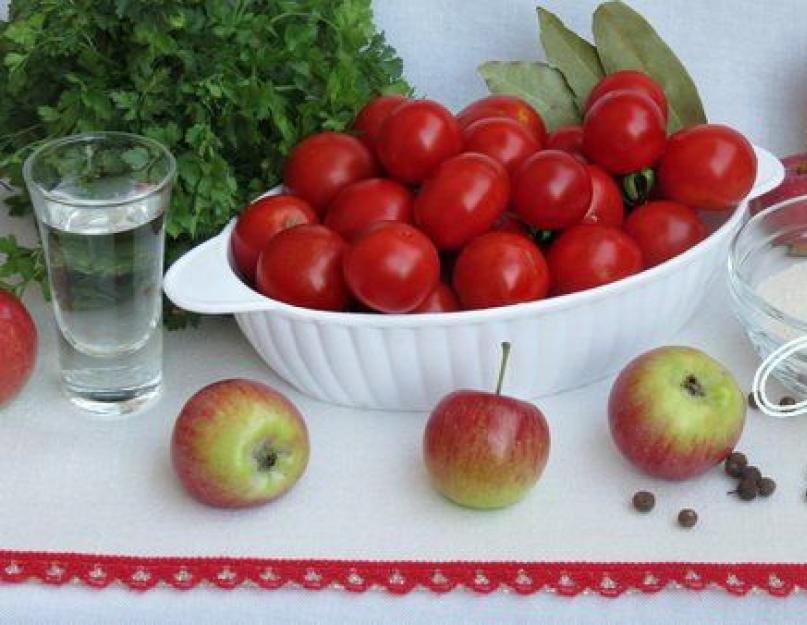 Tomates aux pommes Antonovka pour l'hiver.  Les recettes de conserves de tomates et de pommes pour l'hiver se lèchent les doigts.  Recette de tomates en conserve aux pommes et betteraves