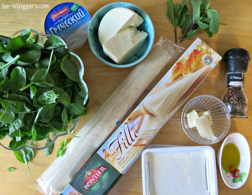 Escargot feuilleté au fromage et aux épinards.  Spanakopita - Tarte grecque au fromage et aux épinards, recette étape par étape.  Pâte feuilletée 