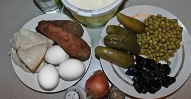 Ensalada de Praga con pollo y ciruelas pasas: recetas Receta de ensalada de Praga con cerdo y zanahorias