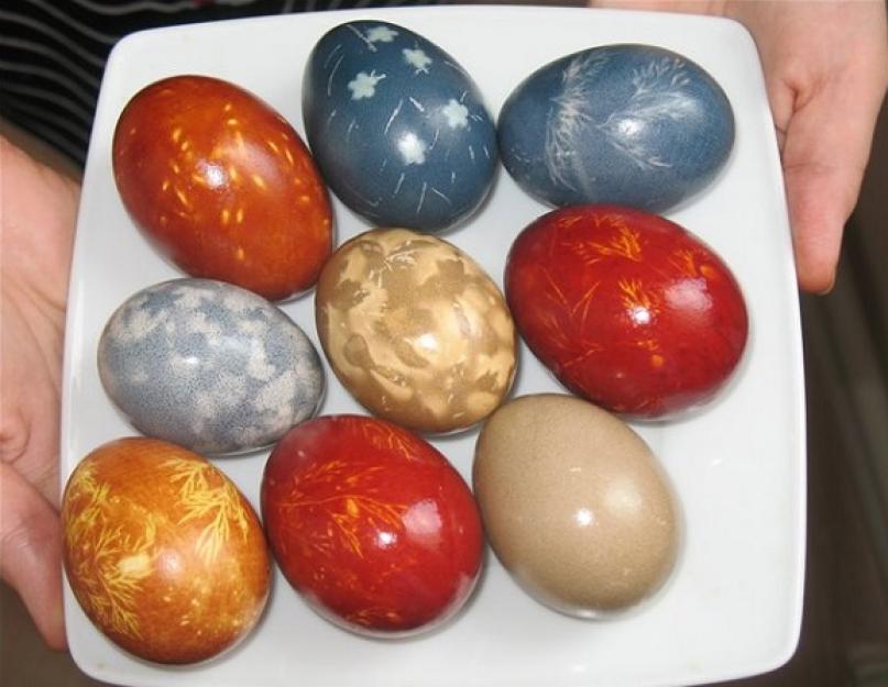 Как красить яйца салфетками. Красим яйца на пасху по-новому с помощью пищевых красителей и салфетки