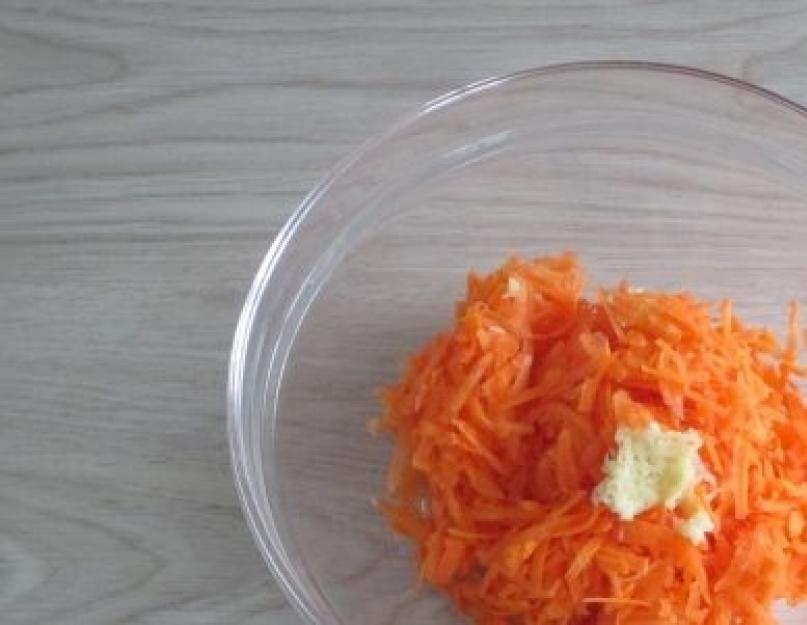 Салат из плавленного сырка и моркови рецепт. Салат из моркови с чесноком и сыром