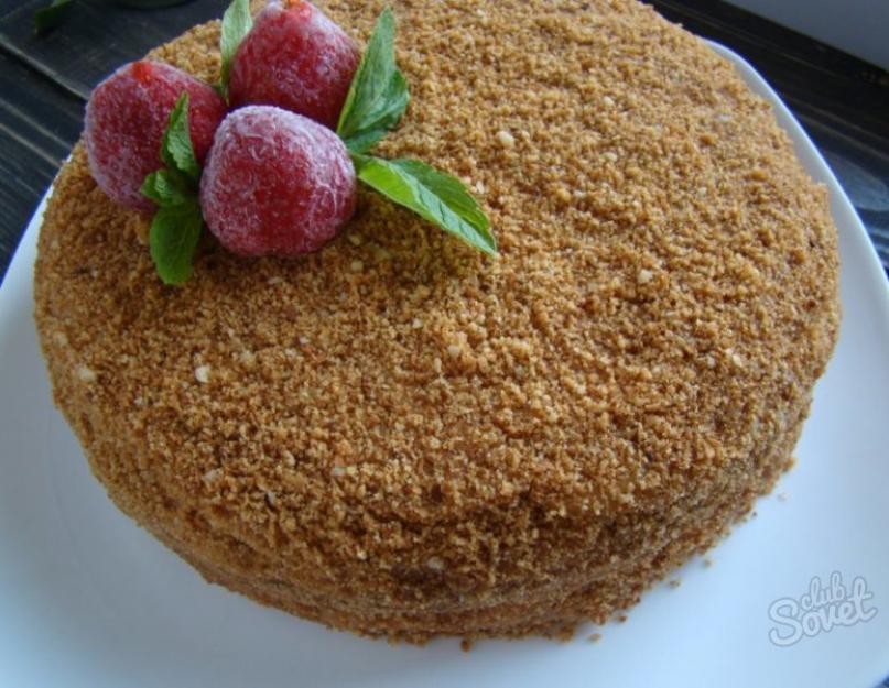 Gâteau à base de gâteaux au lait safrané.  Recette classique de gâteau au lait au safran et à la crème anglaise.  Gâteau Ryzhik - les meilleures recettes